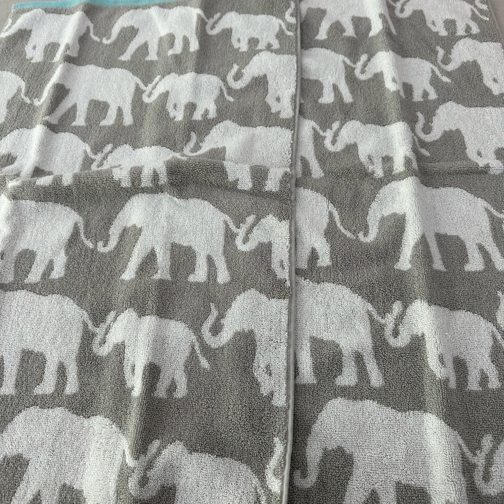 New without tags adorable children's bathroom hand towels